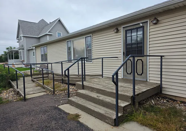 Photo 1 of Single family home for sale at 310 8th Avenue Se, Pipestone, MN 56164 | MLS# 7146743 | Listing updated on 2026-09-20