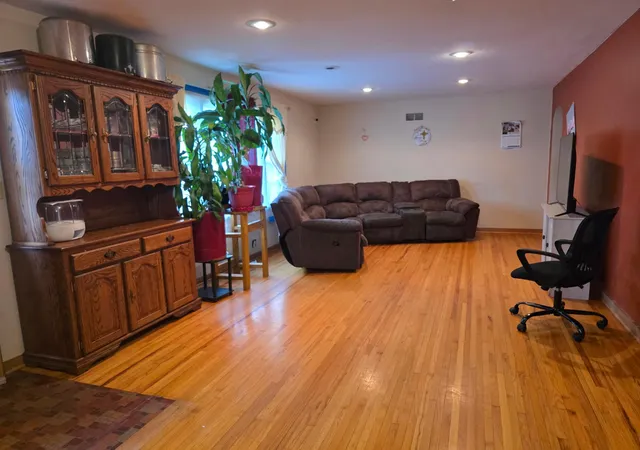 Photo 3 of Single family home for sale at 310 8th Avenue Se, Pipestone, MN 56164 | MLS# 7146743 | Listing updated on 2026-09-20