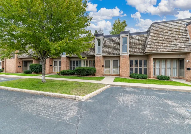 Photo 2 of Single family home for sale at 6377 Barrie Rd, Minneapolis, MN 55435 | MLS# 7146754 | Listing updated on 2026-09-22
