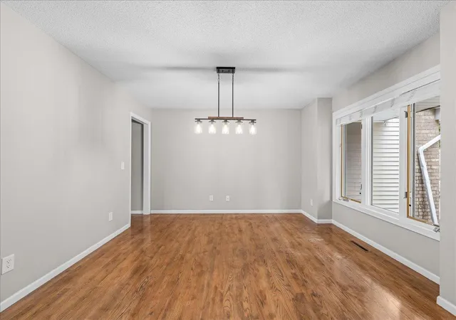 Photo 3 of Single family home for sale at 139 Ridge Way, Saint Paul, MN 55115 | MLS# 7146759 | Listing updated on 2026-09-19