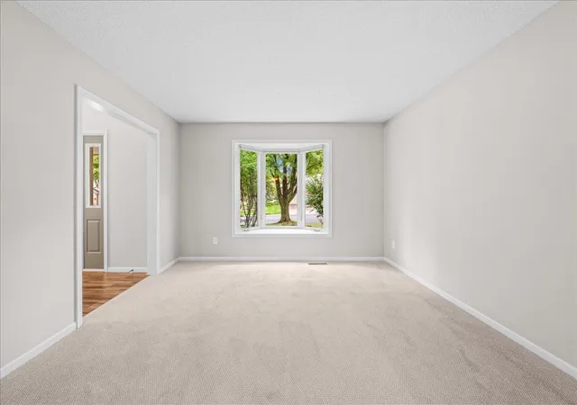 Photo 4 of Single family home for sale at 139 Ridge Way, Saint Paul, MN 55115 | MLS# 7146759 | Listing updated on 2026-09-19