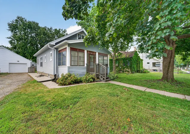Photo 1 of Single family home for sale at 811 8th Avenue Se, Rochester, MN 55904 | MLS# 7146769 | Listing updated on 2026-09-22