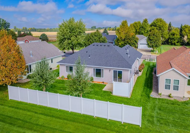 Photo 2 of Single family home for sale at 1621 19th Avenue Nw, Willmar, MN 56201 | MLS# 7146787 | Listing updated on 2026-10-02