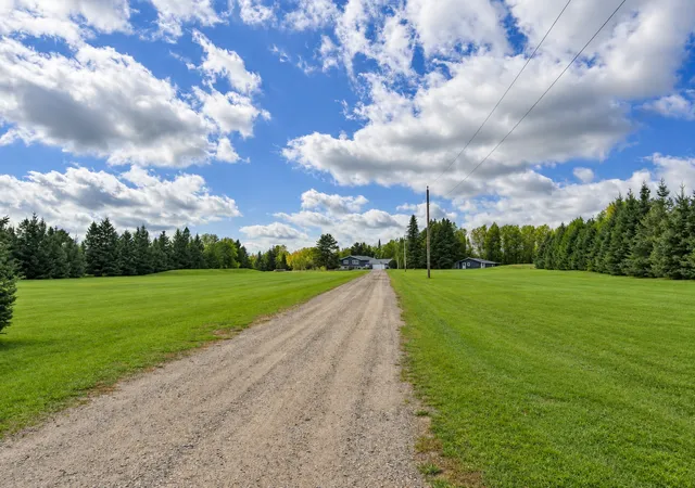 Photo 2 of Single family home for sale at 3875 Berg Rd, Hibbing, MN 55746 | MLS# 7146793 | Listing updated on 2026-10-08