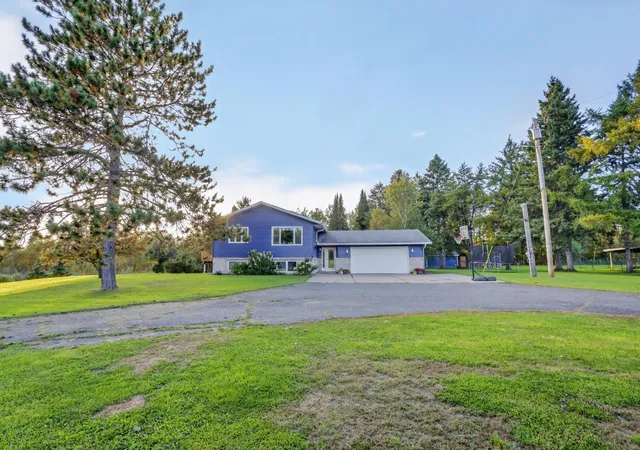 Photo 4 of Single family home for sale at 3875 Berg Rd, Hibbing, MN 55746 | MLS# 7146793 | Listing updated on 2026-10-08