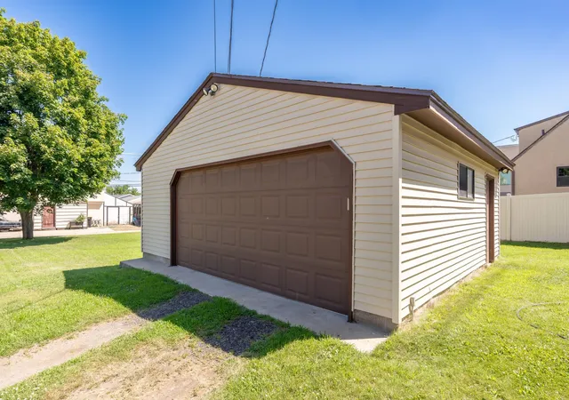 Listing Photo 4 - Condo for sale in building located at 239 3rd Ave W, Shakopee, MN 55379