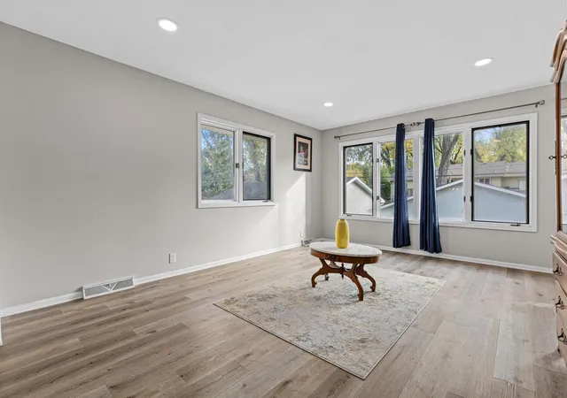 Photo 3 of Single family home for sale at 540 Hiawatha Ave, Saint Paul, MN 55118 | MLS# 7146799 | Listing updated on 2026-10-20