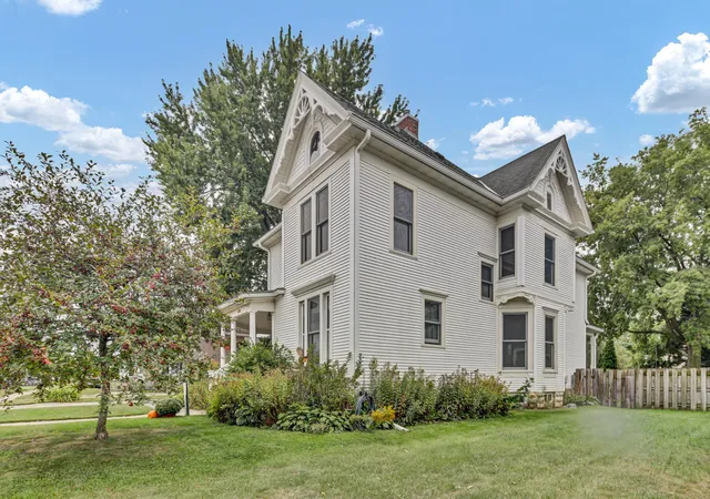 Photo 3 of Single family home for sale at 306 S Prairie St, Lake City, MN 55041 | MLS# 7146840 | Listing updated on 2026-09-20