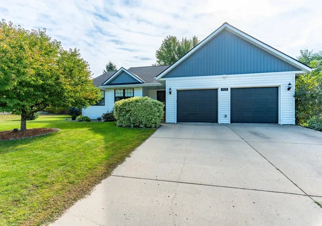 Photo 2 of Single family home for sale at 1105 Madisson St, Alexandria, MN 56308 | MLS# 7146843 | Listing updated on 2026-10-05