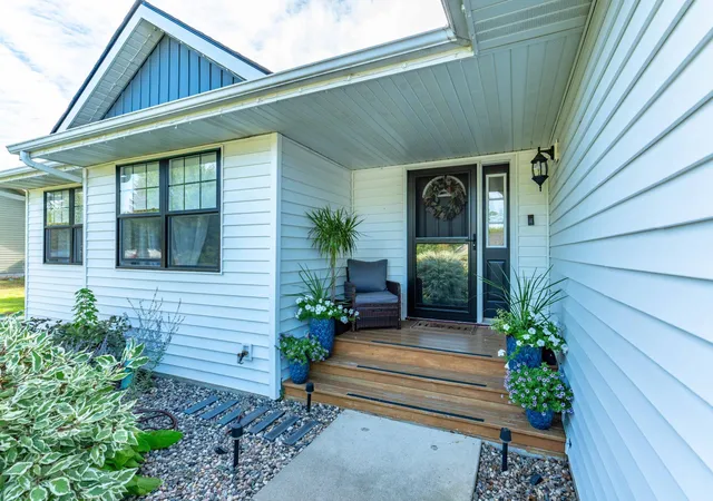 Photo 3 of Single family home for sale at 1105 Madisson St, Alexandria, MN 56308 | MLS# 7146843 | Listing updated on 2026-10-05