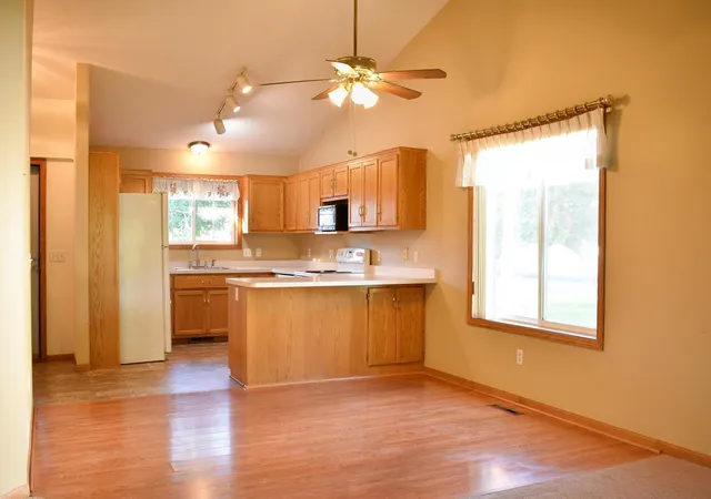 Photo 3 of Single family home for sale at 3792 Shannon Dr, Hastings, MN 55033 | MLS# 7146847 | Listing updated on 2026-09-19