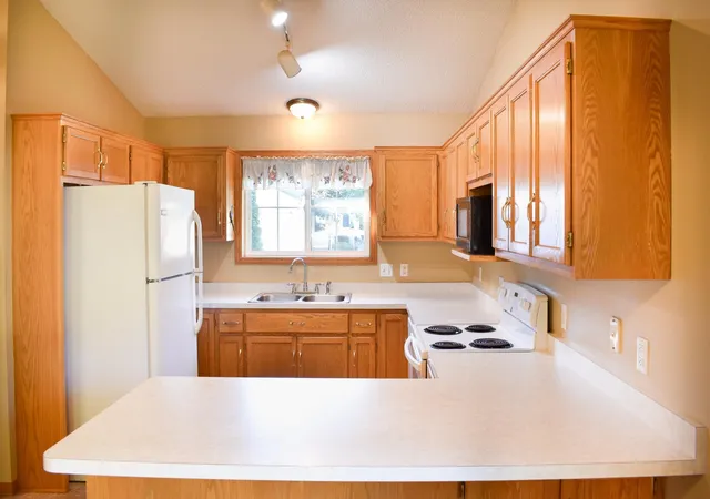 Photo 4 of Single family home for sale at 3792 Shannon Dr, Hastings, MN 55033 | MLS# 7146847 | Listing updated on 2026-09-19