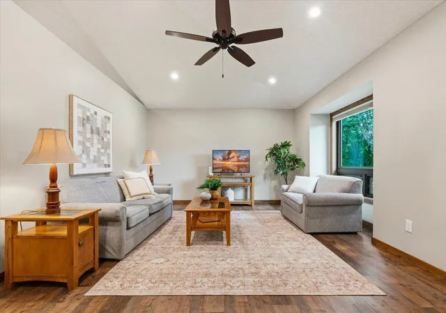 Photo 4 of Single family home for sale at 8821 Rainier Ct, Saint Paul, MN 55125 | MLS# 7146850 | Listing updated on 2026-09-26