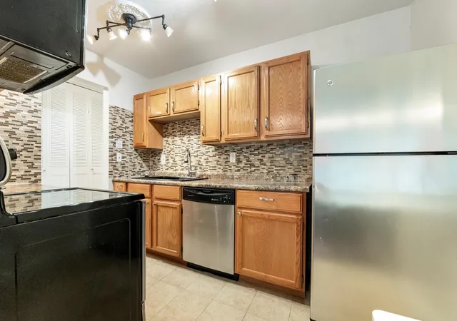 Photo 3 of Condo for sale at 2212 Aldrich Ave S #106, Minneapolis, MN 55405 | MLS# 7146872 | Listing updated on 2026-09-19