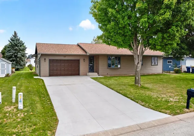 Photo 3 of Single family home for sale at 1320 N Garden St, Lake City, MN 55041 | MLS# 7146883 | Listing updated on 2026-09-24