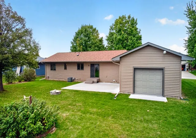 Photo 3 of Single family home for sale at 1320 N Garden St, Lake City, MN 55041 | MLS# 7146883 | Listing updated on 2026-09-24
