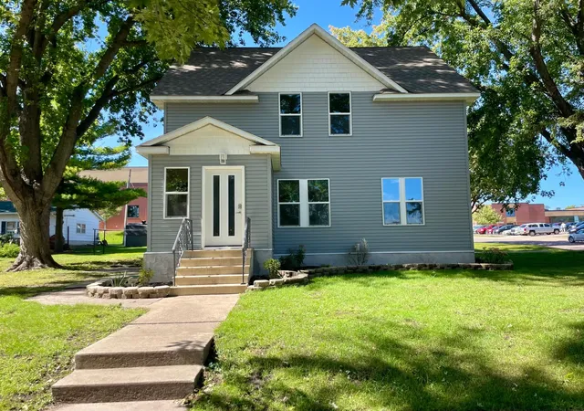 Photo 1 of Single family home for sale at 104 S Park Ave, Springfield, MN 56087 | MLS# 7146887 | Listing updated on 2026-09-20