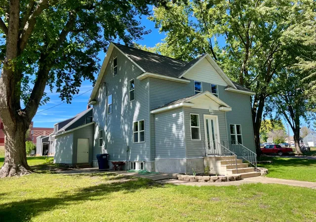 Photo 3 of Single family home for sale at 104 S Park Ave, Springfield, MN 56087 | MLS# 7146887 | Listing updated on 2026-09-20