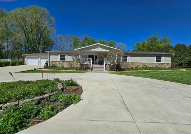 Photo 2 of Single family home for sale at 324 W 7th Street, Litchfield, MN 55355 | MLS# 7146904 | Listing updated on 2026-09-19