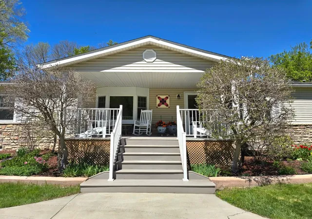 Photo 3 of Single family home for sale at 324 W 7th Street, Litchfield, MN 55355 | MLS# 7146904 | Listing updated on 2026-09-19