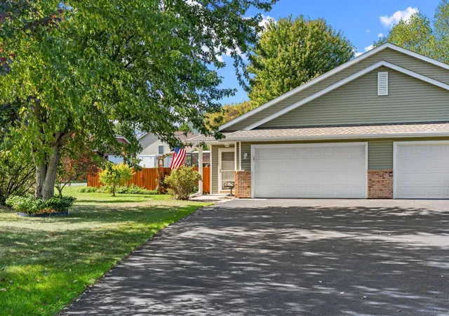 Photo 2 of Townhouse for sale at 1822 Wooden Shoe Ct, Baldwin, WI 54002 | MLS# 7146918 | Listing updated on 2026-09-21