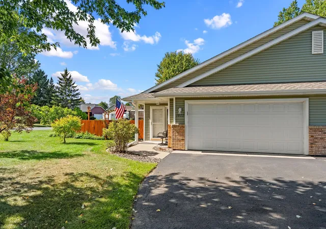 Photo 3 of Townhouse for sale at 1822 Wooden Shoe Ct, Baldwin, WI 54002 | MLS# 7146918 | Listing updated on 2026-09-21