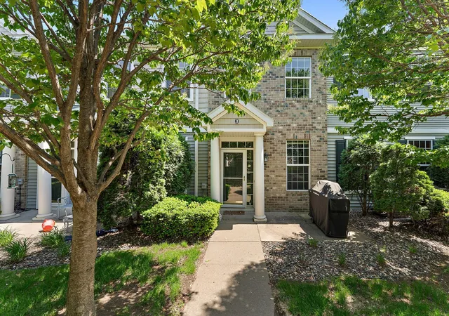 Photo 3 of Single family home for sale at 1610 Woodlynn Ave #3, Saint Paul, MN 55109 | MLS# 7146937 | Listing updated on 2026-09-19