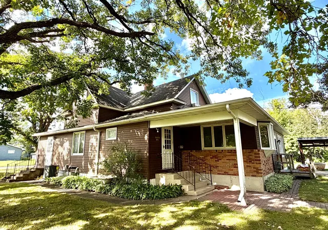 Photo 1 of Single family home for sale at 301 5th Street Se, Roseau, MN 56751 | MLS# 7146938 | Listing updated on 2026-09-19