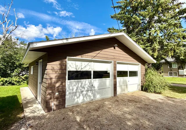 Photo 3 of Single family home for sale at 301 5th Street Se, Roseau, MN 56751 | MLS# 7146938 | Listing updated on 2026-09-19