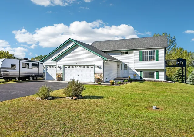 Photo 3 of Single family home for sale at 414 Roosevelt Dr, Dresser, WI 54009 | MLS# 7146946 | Listing updated on 2026-10-03