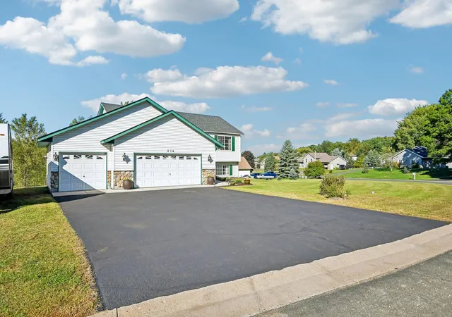 Photo 4 of Single family home for sale at 414 Roosevelt Dr, Dresser, WI 54009 | MLS# 7146946 | Listing updated on 2026-10-03