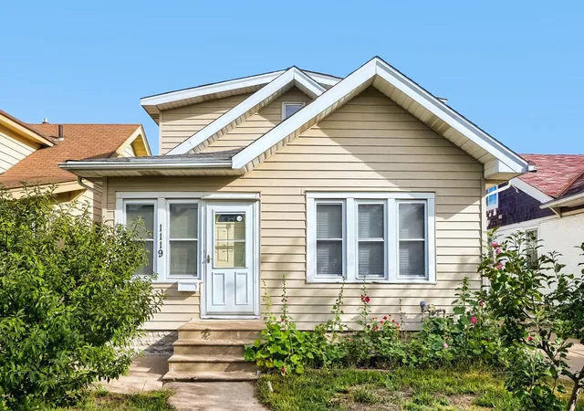 Single family home for sale at 1119 Minnehaha Ave W, Saint Paul, MN 55104 | MLS# 7146949 | Listing updated on 2026-09-19