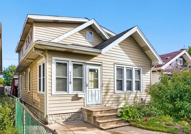 Photo 1 of Single family home for sale at 1119 Minnehaha Ave W, Saint Paul, MN 55104 | MLS# 7146949 | Listing updated on 2026-09-19