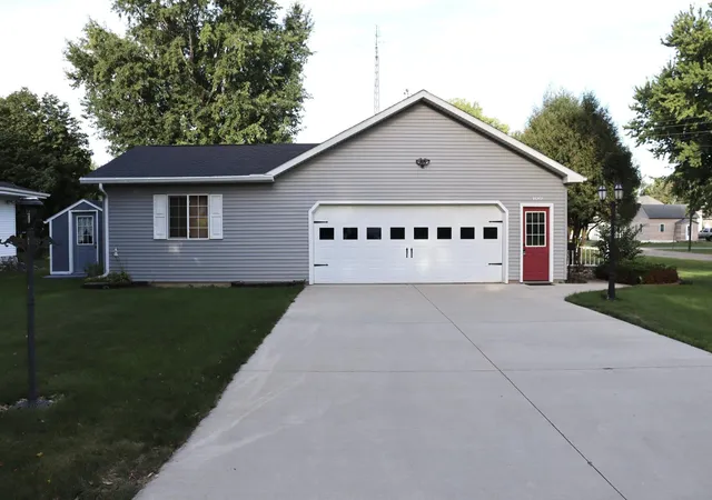 Photo 1 of Single family home for sale at 100 Hillside Ct, Russell, MN 56169 | MLS# 7146957 | Listing updated on 2026-09-21