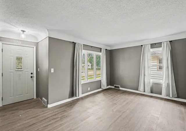 Photo 2 of Single family home for sale at 302 Lincoln Ave N, New Prague, MN 56071 | MLS# 7146959 | Listing updated on 2026-09-19
