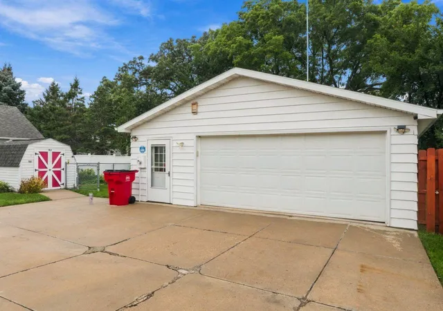 Photo 3 of Single family home for sale at 1609 1st Avenue Se, Austin, MN 55912 | MLS# 7146968 | Listing updated on 2026-09-19