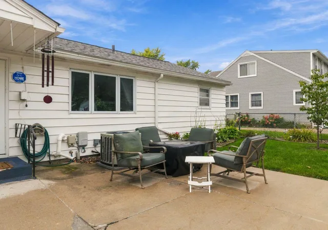 Photo 3 of Single family home for sale at 1609 1st Avenue SE, Austin, MN 55912 | MLS# 7146968 | Listing updated on 2026-09-19