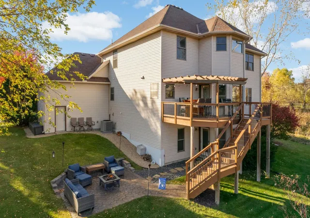 Photo 3 of Single family home for sale at 6586 Sherman Lake Rd, Hugo, MN 55038 | MLS# 7146981 | Listing updated on 2026-10-29