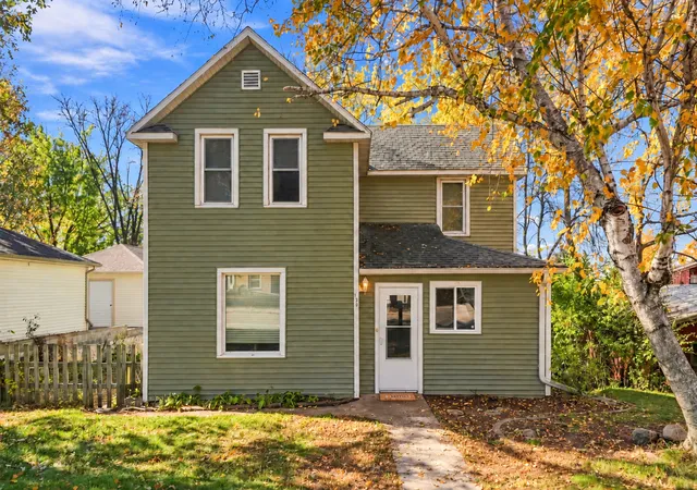 Photo 1 of Single family home for sale at 130 Birch St Se, New London, MN 56273 | MLS# 7146986 | Listing updated on 2026-10-23