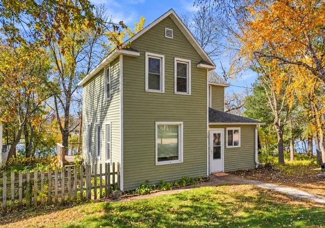 Photo 2 of Single family home for sale at 130 Birch St Se, New London, MN 56273 | MLS# 7146986 | Listing updated on 2026-10-23