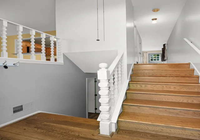 Photo 2 of Single family home for sale at 1129 Fifield St, Saint Paul, MN 55108 | MLS# 7147007 | Listing updated on 2026-10-01
