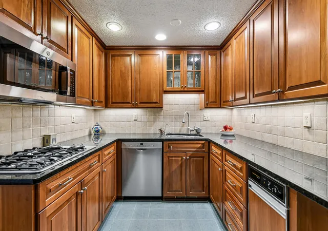 Photo 3 of Single family home for sale at 17835 Tioga Trl, Wayzata, MN 55391 | MLS# 7147020 | Listing updated on 2026-10-21