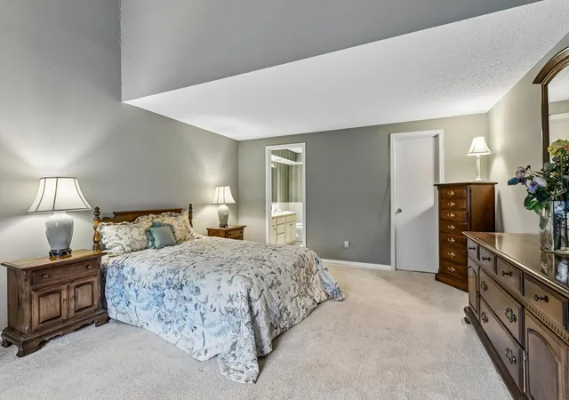 Photo 4 of Single family home for sale at 17835 Tioga Trl, Wayzata, MN 55391 | MLS# 7147020 | Listing updated on 2026-10-21