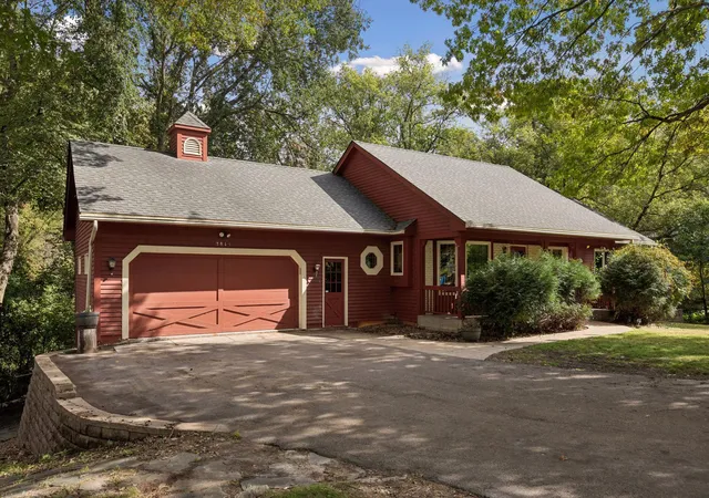 Photo 2 of Sale Pending at 2815 Saddlebrook Cir, Hopkins, MN 55305 | MLS# 7147024 | Listing updated on 2026-10-06