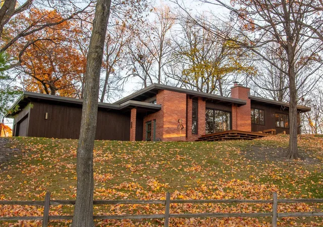 Photo 2 of Single family home for sale at 5811 Hobe Ln, Saint Paul, MN 55110 | MLS# 7147036 | Listing updated on 2026-10-09
