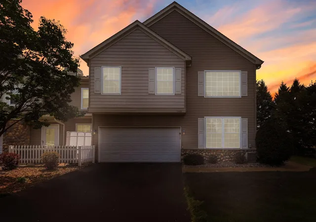 Photo 3 of Single family home for sale at 1899 Wildflower Ct, Saint Paul, MN 55126 | MLS# 7147064 | Listing updated on 2026-09-19