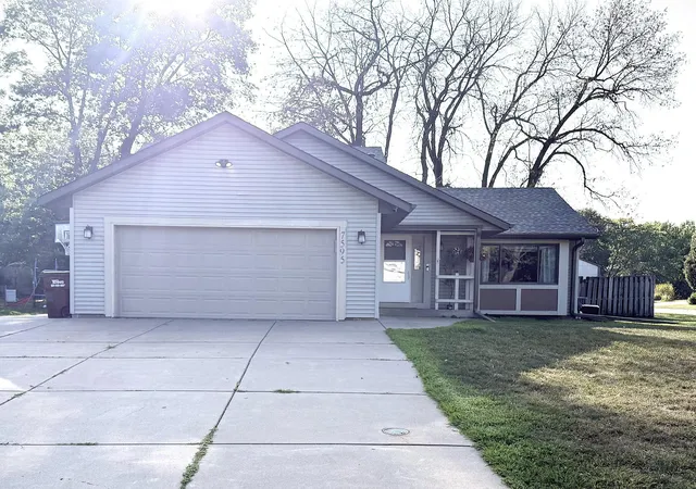 Photo 1 of Single family home for sale at 7595 22nd Street Ct N, Saint Paul, MN 55128 | MLS# 7147069 | Listing updated on 2026-09-19