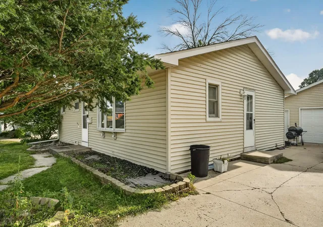 Photo 2 of Single family home for sale at 2514 Nw 23rd Avenue, Rochester, MN 55901 | MLS# 7147074 | Listing updated on 2026-10-06