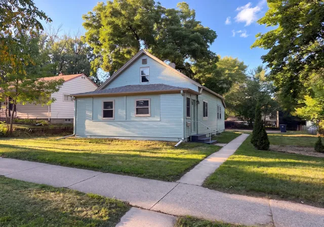 Single family home for sale at 305 Arlington Ave W, Saint Paul, MN 55117 | MLS# 7147097
