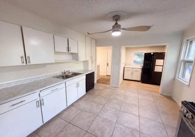 Photo 2 of Single family home for sale at 305 Arlington Ave W, Saint Paul, MN 55117 | MLS# 7147097 | Listing updated on 2026-09-20